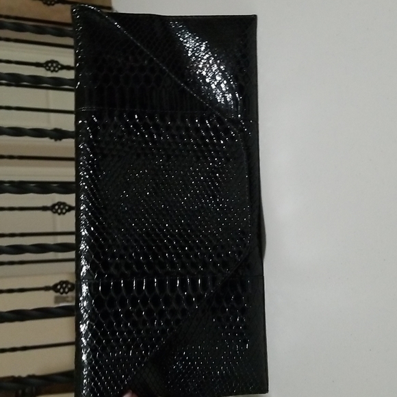 Black faux snakeskin pattern Envelope Clutch - Picture 4 of 5